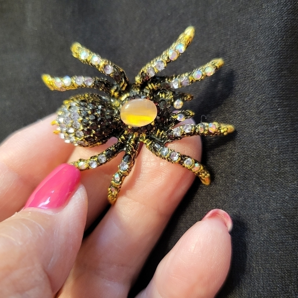 Coffee color Spider-Man cat eye rhinestones, brooch/lapel pin New